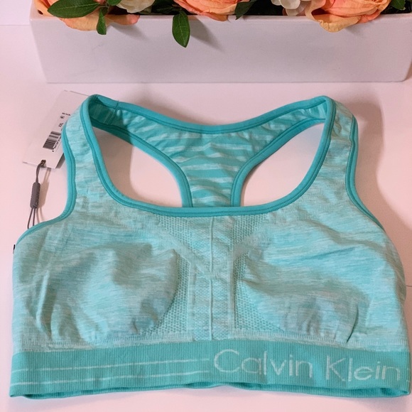 Calvin Klein - Picture 3 of 4